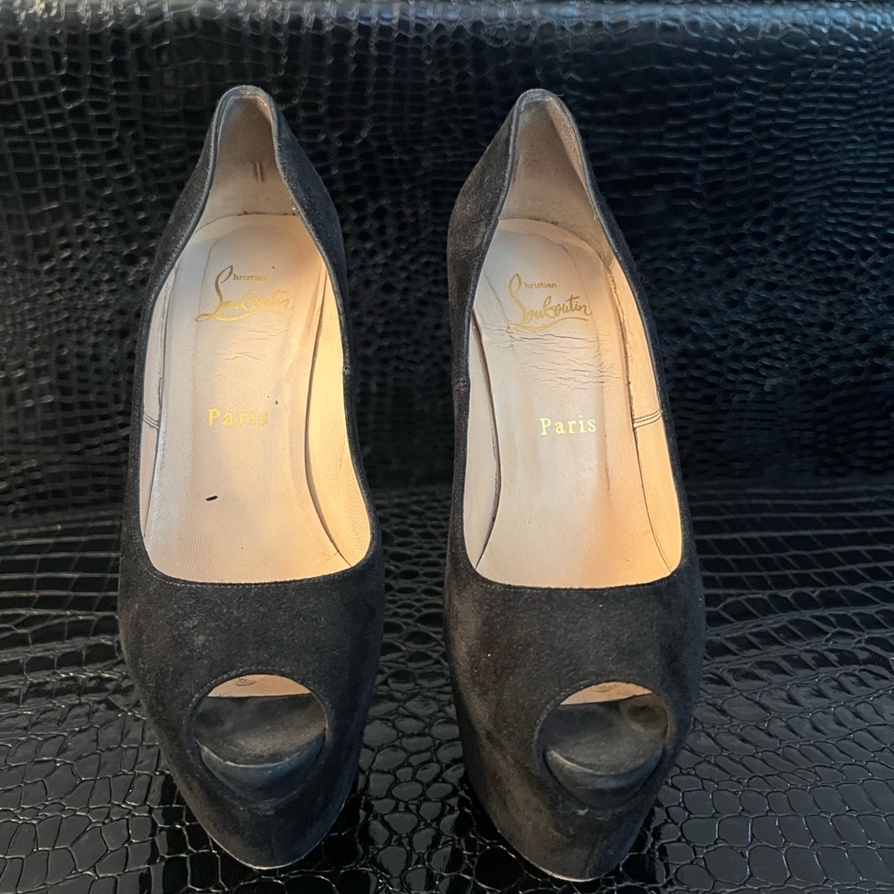 Peep toe heel